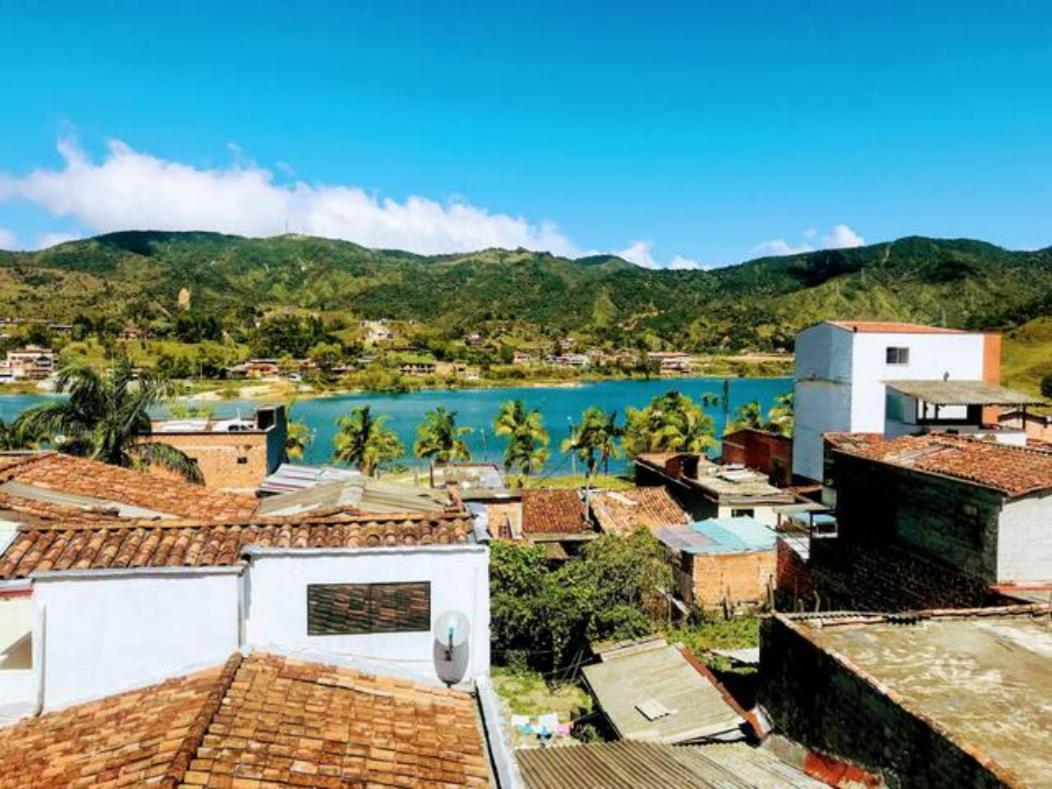 Aptos Vista Al Embalse, Frente Al Lago, Restaurantes, Bares Guatapé Eksteriør bilde